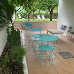 Twins House Bed & Breakfast
