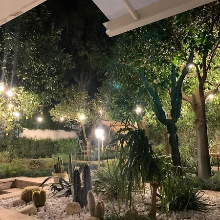 Twins House Bed & Breakfast 4*