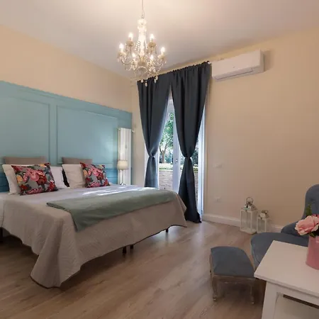 Twins House 4*