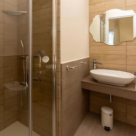 Bed and breakfast Twins House 4*